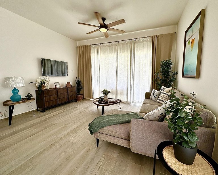 Corner 2BDR in Coral Bay 2 in front of Hard Rock