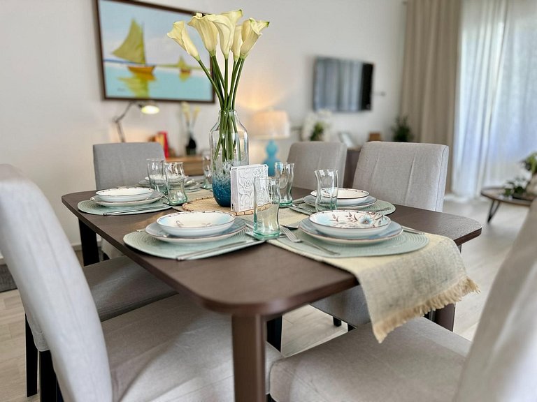 Corner 2BDR in Coral Bay 2 in front of Hard Rock