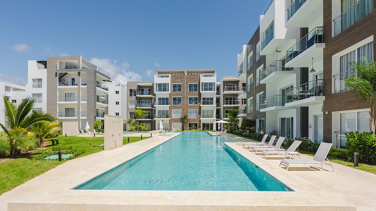 Melody 2BDR Condo with Pool View in Coral Bay #2