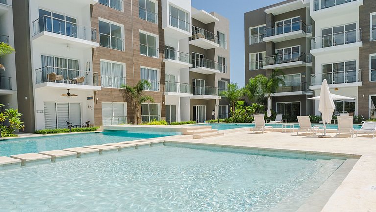 Melody 2BDR Condo with Pool View in Coral Bay #2