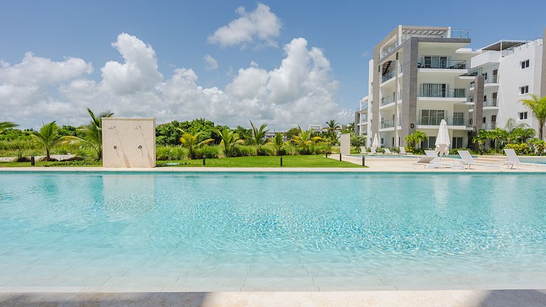 Melody 2BDR Condo with Pool View in Coral Bay #2