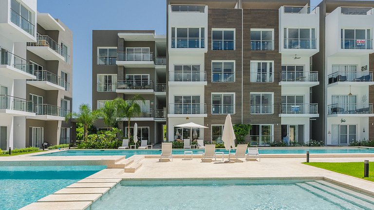 Melody 2BDR Condo with Pool View in Coral Bay #2