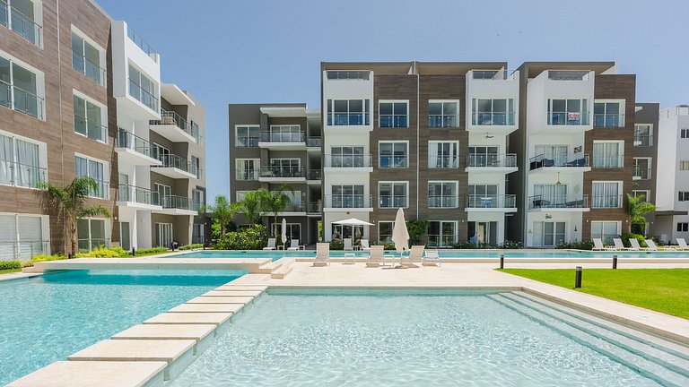 Melody 2BDR Condo with Pool View in Coral Bay #2