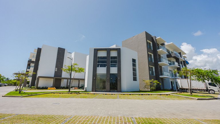 Corner 2BDR in Coral Bay 2 in front of Hard Rock