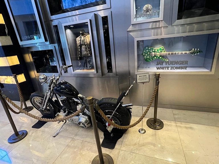 Corner 2BDR in Coral Bay 2 in front of Hard Rock