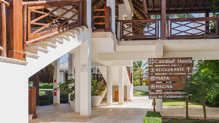 Hard Rock Golf Cozy 1BR • Pool & Golf Views