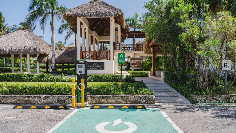 Hard Rock Golf Cozy 1BR • Pool & Golf Views