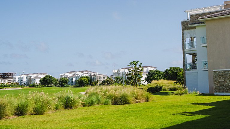 Hard Rock Golf Cozy 1BR • Pool & Golf Views