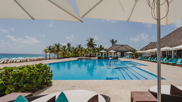 Melody 2BDR Condo with Pool View in Coral Bay #2