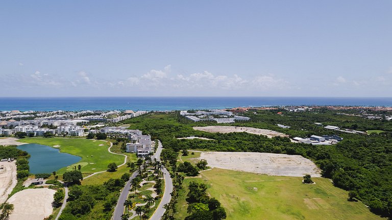 Melody 2BDR Condo with Pool View in Coral Bay #2