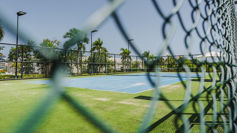 Golf & Lake View Oasis •Private Jacuzzi •Hard Rock