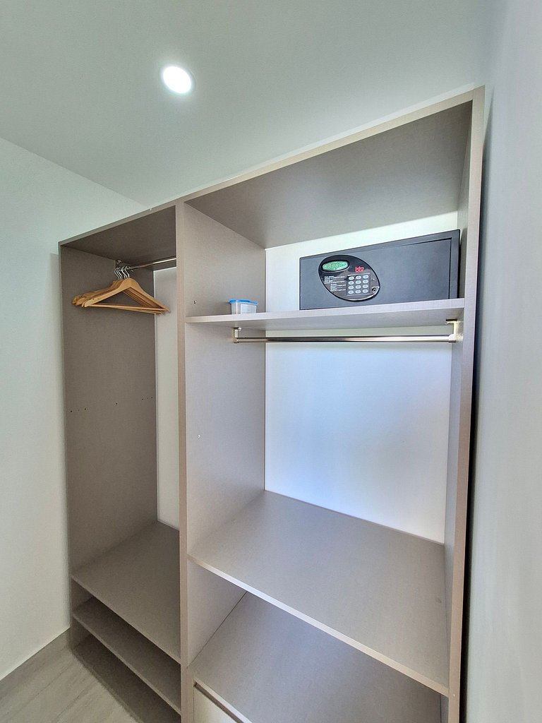 Unique 1BR Retreat w/ Pool & Golf View HR