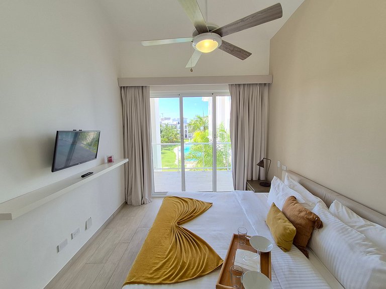 Unique 1BR Retreat w/ Pool & Golf View HR