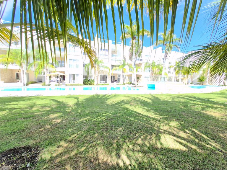 Unique 1BR Retreat w/ Pool & Golf View CP