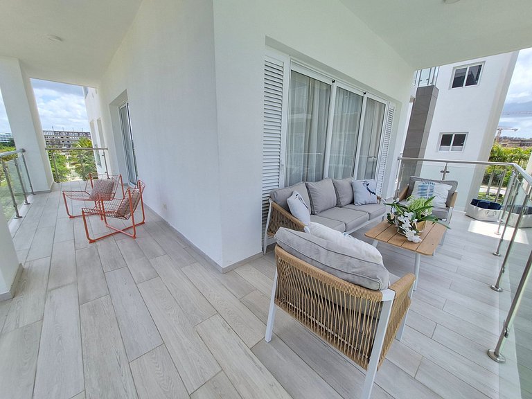 Corner 2BDR in Coral Bay 2 in front of Hard Rock