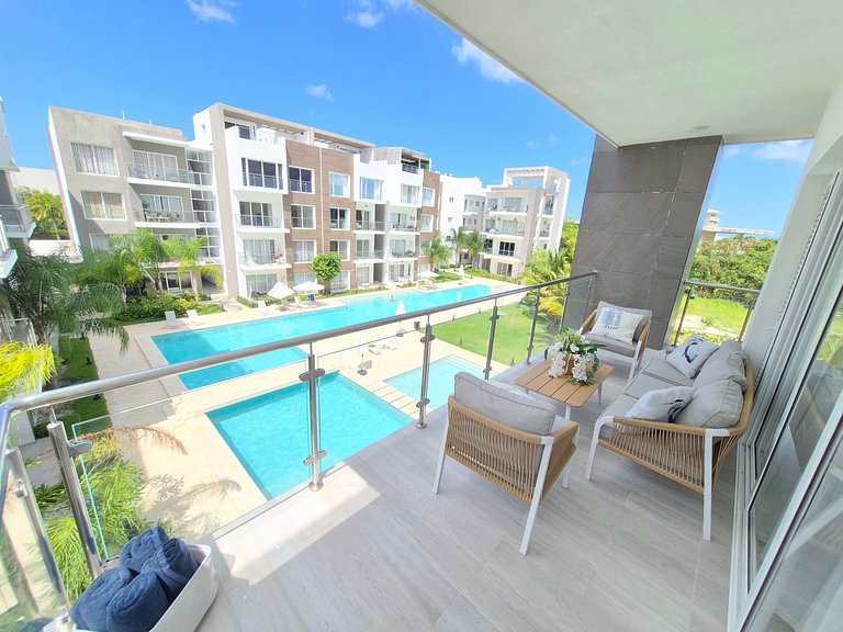 Corner 2BDR in Coral Bay 2 in front of Hard Rock