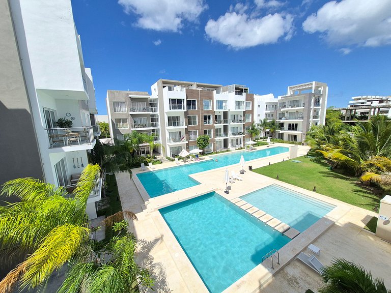 Corner 2BDR in Coral Bay 2 in front of Hard Rock