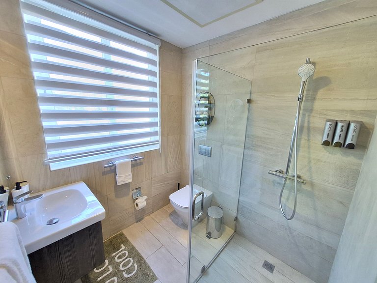 Pool & Golf View Condo Inside Hard Rock Area