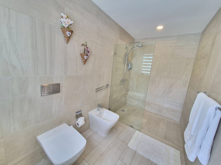 Pool & Golf View Condo Inside Hard Rock Area