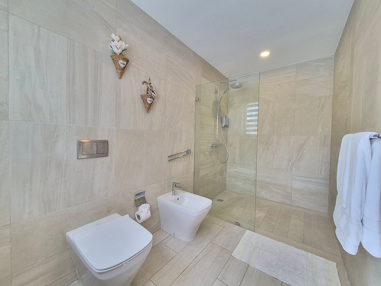 Pool & Golf View Condo Inside Hard Rock Area