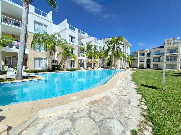 Luxury Penthouse • Jacuzzi • Golf & Lake Views