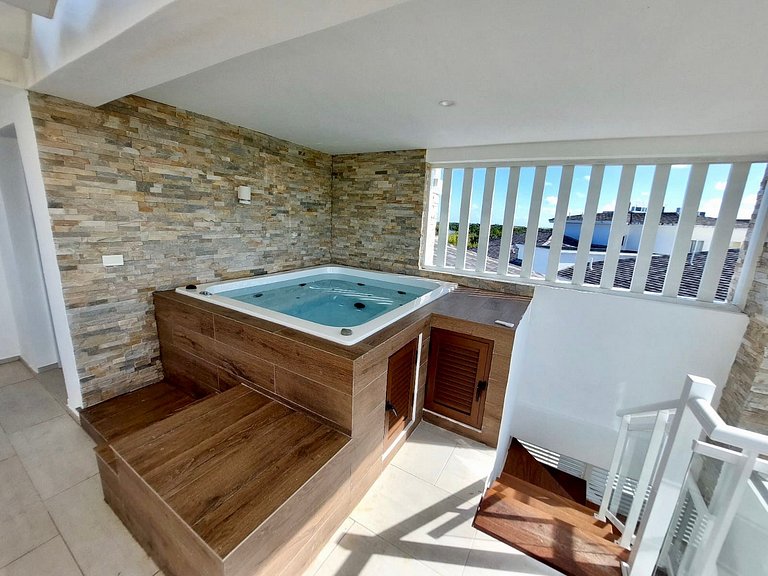 Penthouse Oasis| Private Jacuzzi & Golf Lake Views
