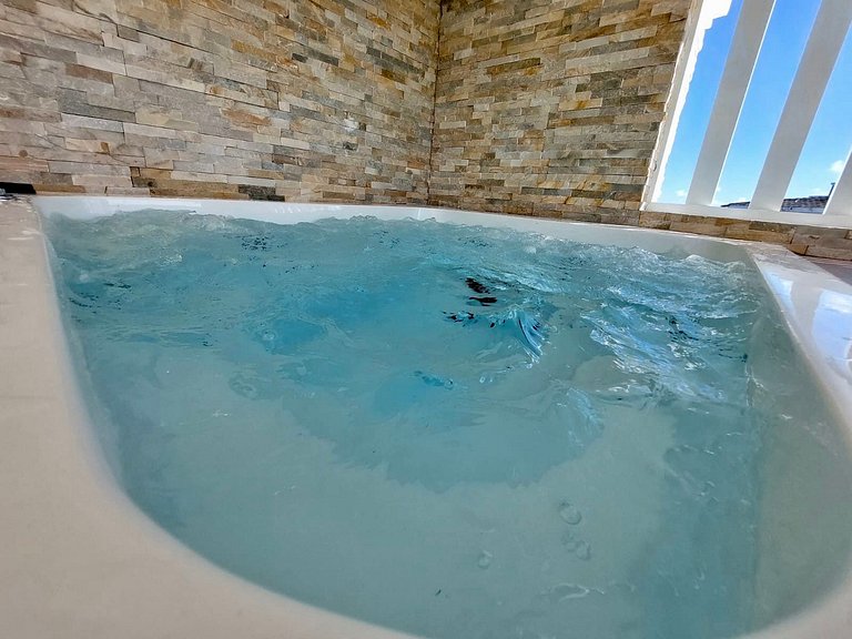 Breathtaking PH Golf & Lake Views • Hard Rock Golf