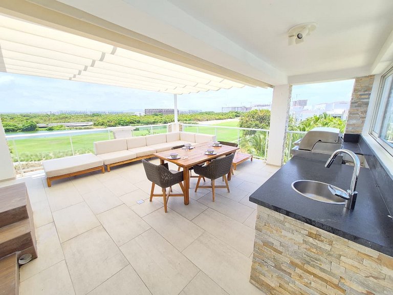 Luxury Penthouse • Jacuzzi • Golf & Lake Views