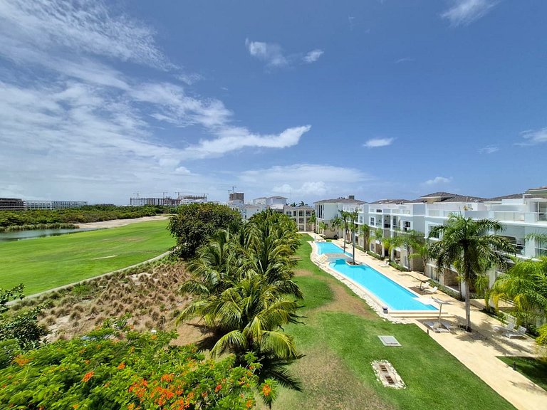 Luxury Penthouse • Jacuzzi • Golf & Lake Views
