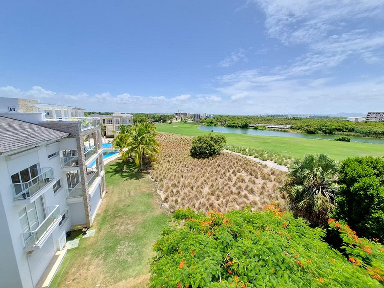 Luxury Penthouse • Jacuzzi • Golf & Lake Views