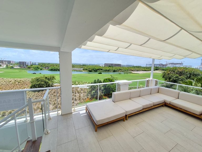 Luxury Penthouse • Jacuzzi • Golf & Lake Views