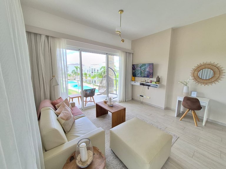 Luxury Penthouse • Jacuzzi • Golf & Lake Views