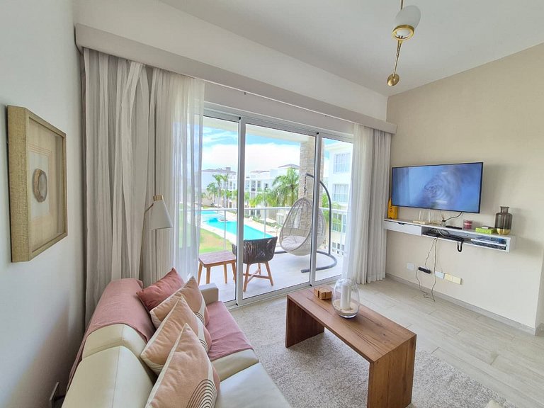 Luxury Penthouse • Jacuzzi • Golf & Lake Views