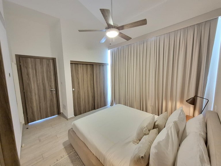 Breathtaking PH Golf & Lake Views • Hard Rock Golf