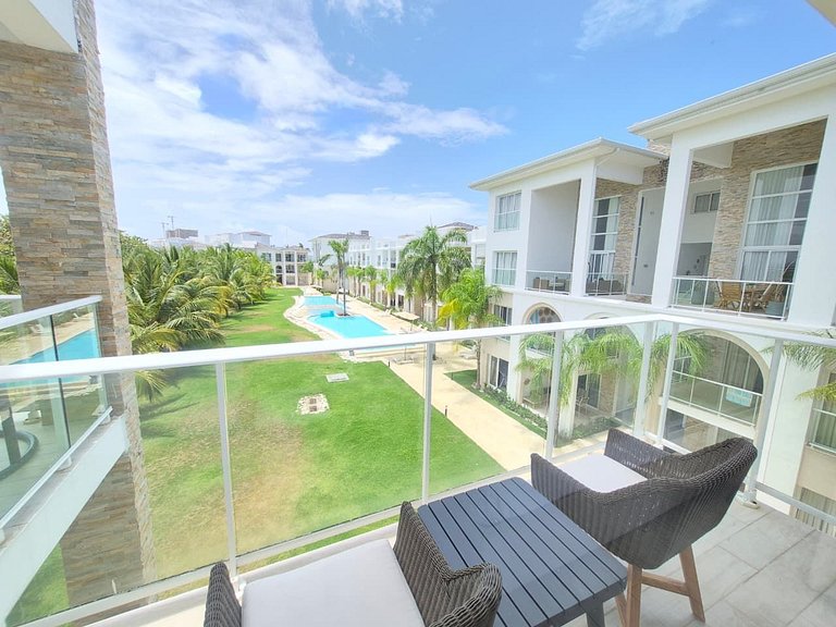 Luxury Penthouse • Jacuzzi • Golf & Lake Views