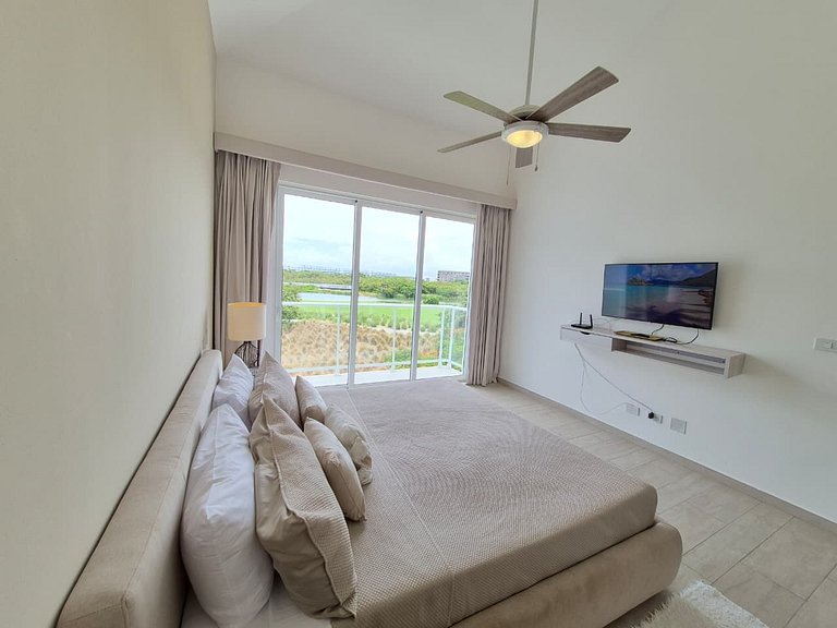 Breathtaking PH Golf & Lake Views • Hard Rock Golf