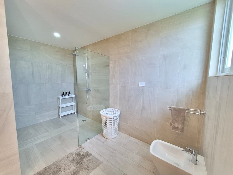Luxury Penthouse • Jacuzzi • Golf & Lake Views