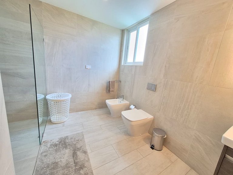 Luxury Penthouse • Jacuzzi • Golf & Lake Views