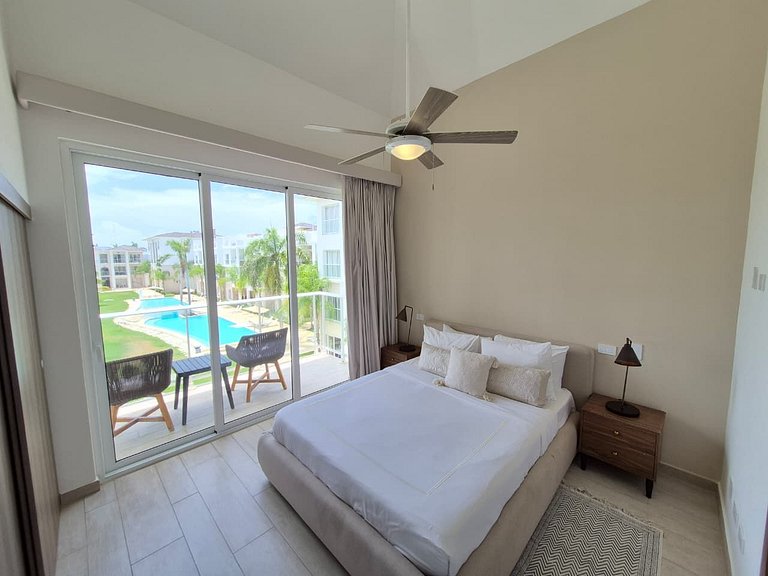 Luxury Penthouse • Jacuzzi • Golf & Lake Views